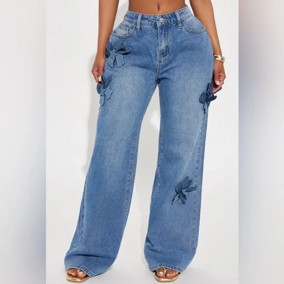NWT Wide-Leg Jeans with Floral Appliqué - Picture 1 of 3
